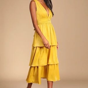 Lulu’s yellow tiered midi dress